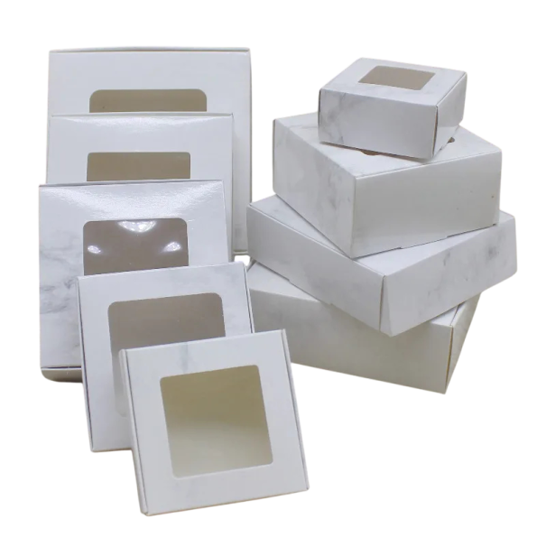 10 ks Dárkové krabičky 13 x 12 x 4 cm Kraftové papírové boxy s průhledným okýnkem Různé barvy Elegantní obaly na šperky, svíčky, cukrovinky a ručně vyráběné dárky šedá