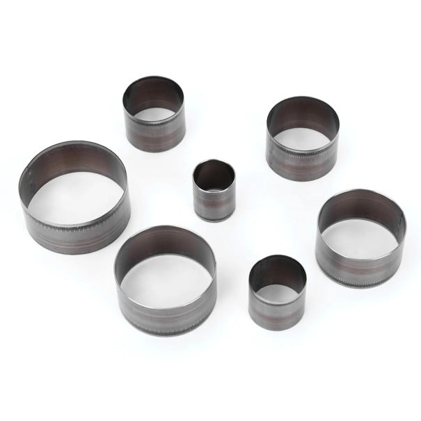 Set med 7 runda läderstansar. Diameter 20-50 mm. Vassa stålstansar för exakt cirkulär skärning och hantverk. 1