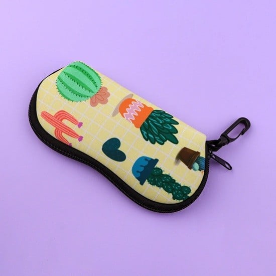 Pouzdro na brýle 17,9 x 8,5 cm Zipové ochranné pouzdro s karabinou Zapínání na zip Cestovní obal s motivem kaktusů 1