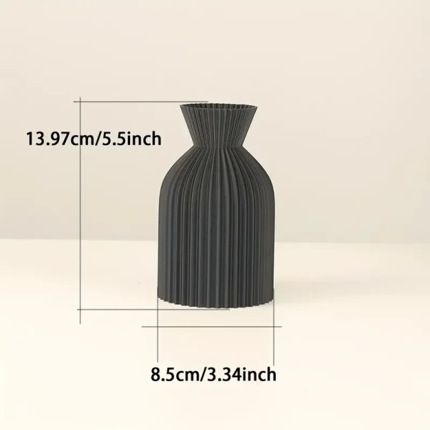 Kleine gerippte Kunststoffvase 13,9 cm Beige oder Schwarz Mattes Finish Modernes Design Wohndekoration Blumenvase
