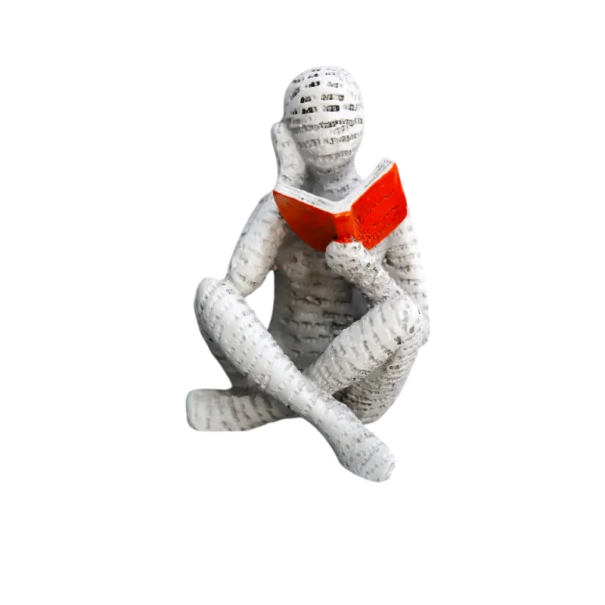 Läsares figur 7 x 5 x 4,5 cm Liten dekorativ figur av en kvinna som läser en bok 1