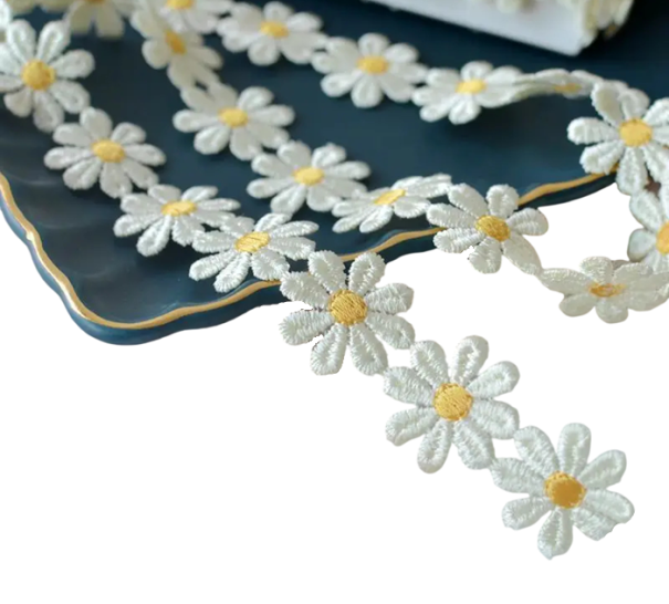 Gänseblümchen Spitzenband 2,5 cm x 91 cm Netzspitze mit Blumenmotiv Dekorationsband zum Nähen von Kleidung DIY Dekorationen 1