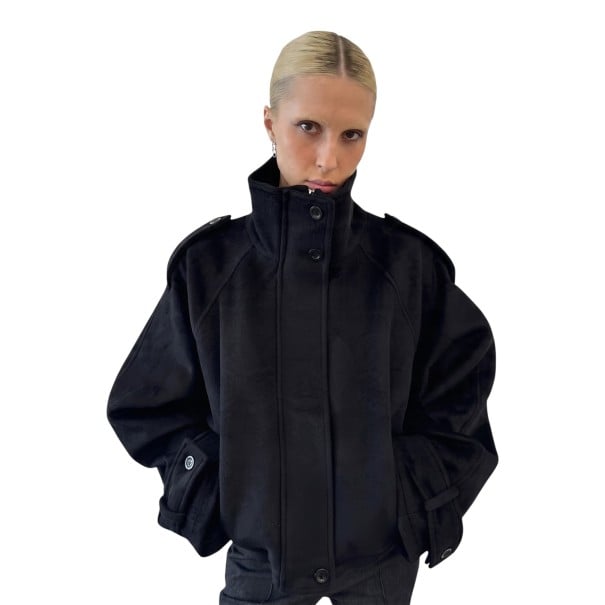 Kvinnors korta oversize kappa med hög krage och knappar med sidofickor och breda ärmar för hösten i staden svart S