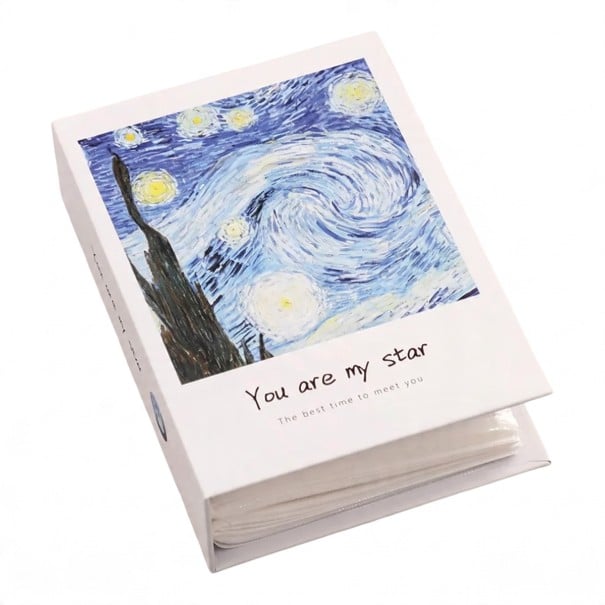 Fotoalbum na 100 fotografií 16,5 x 12,5 x 5 cm Priehľadné PVC obaly Biely obal s modrým motívom Hviezdna noc Van Gogh Malé album na fotky 1