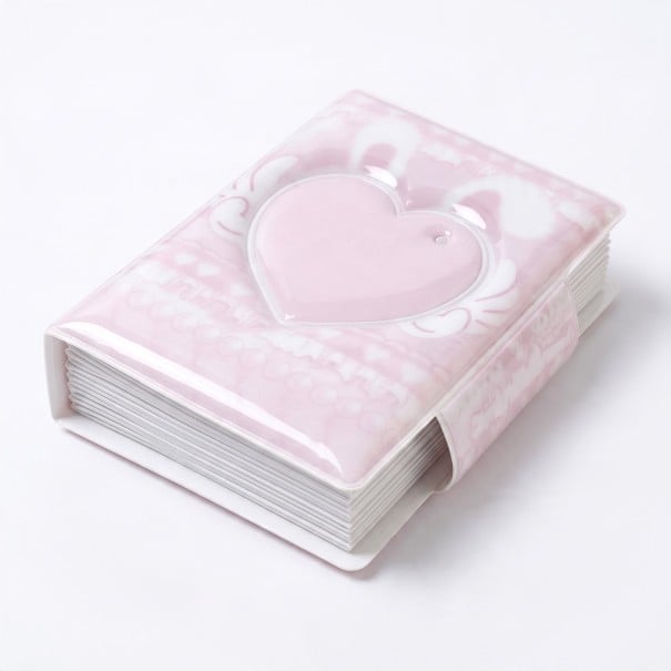 Mini pořadač na fotokarty 10,5 x 7,7 x 3 cm 16 stran PVC Růžový obal se srdíčkem a křidélky Zavírací pásek Album na fotokartičky 1