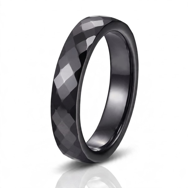 Anillo de cerámica con superficie facetada Ancho 4 mm Cerámica brillante Resistente a los arañazos Joyería minimalista para mujeres negro 5