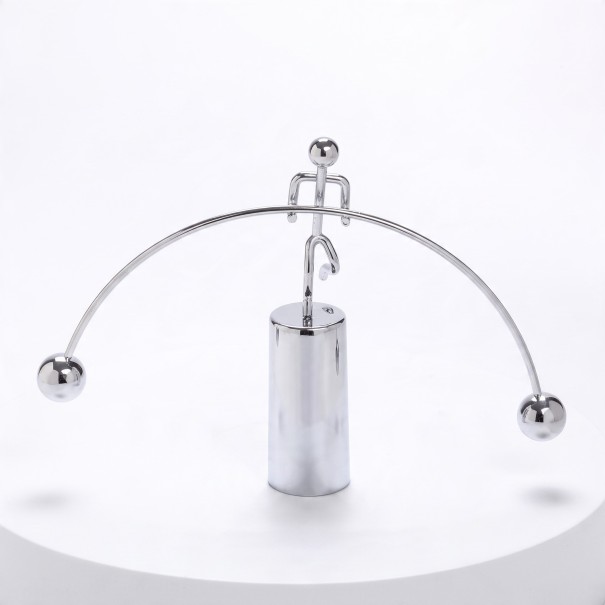 Balanční Figur auf einem Bein mit Bogen und Kugeln 17,5 x 11,5 cm Metallische silberne kinetische Dekoration für Schreibtisch und Zimmer 1