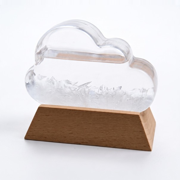 Bouřkové sklo Storm Glass ve tvaru mráčku 9,5 x 7 x 11 cm Průhledný skleněný barometr s krystaly na dřevěném podstavci Dekorace 1