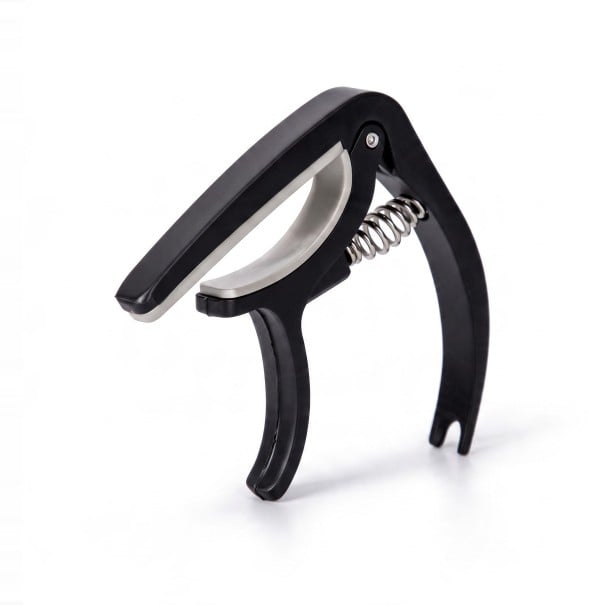 Nylon kapodaster til guitar 7,7 x 9 cm sort med hurtigfrigivelsesspring til akustisk, klassisk og elektrisk guitar samt ukulele 1