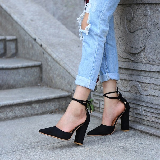 Högklackade pumps för kvinnor J1126 svart 38