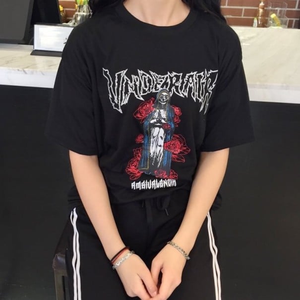 T-shirt i metall för kvinnor 1