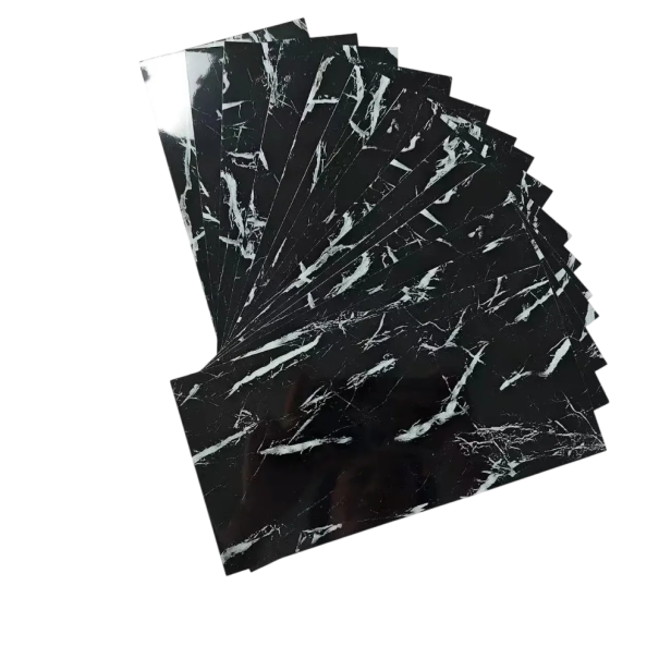 16ks mramorovaných samolepek na zeď 10x20cm voděodolné pro moderní dekoraci interiéru snadná aplikace elegantní design černo-bílá
