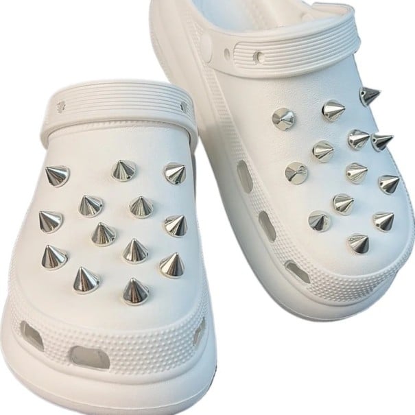 22 stuks decoratie voor crocs spitse studs PVC zilveren set versieringen voor schoenen stijlvolle accessoire crocs schoeisel opvallend metallic ontwerp 1