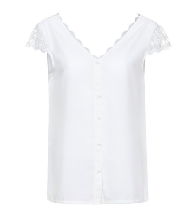 Damsvart vit blus med korta spetsärmar Utskuren rygg med spets V-ringning och knappar fram Material polyester och spandex M