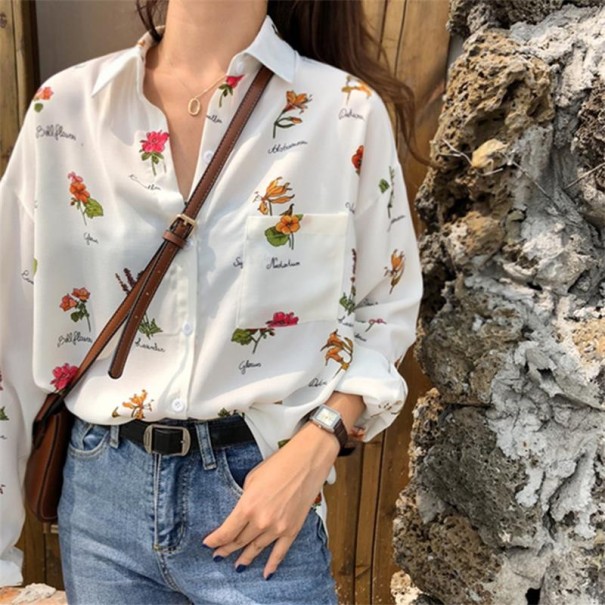 Dam vit skjorta med färgglad tryck av blommor och texter Klassisk snitt med krage Lång ärm Bröstficka Polyester och bomull 1