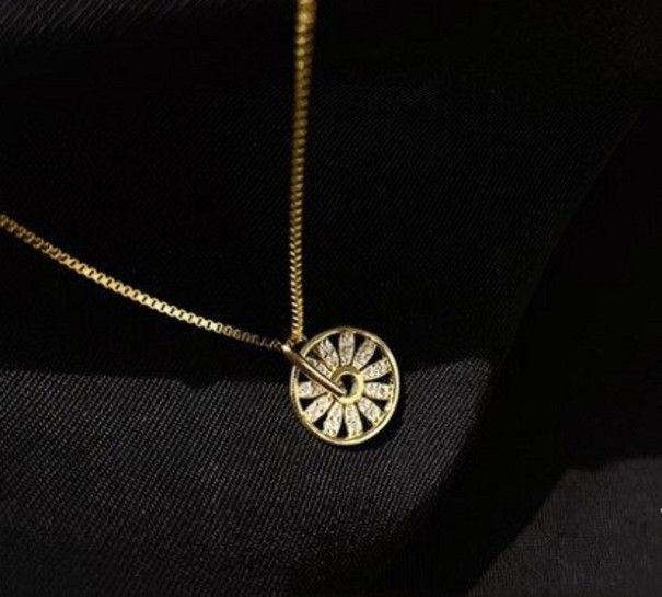 Kvinnors delikat halsband med hänge guld