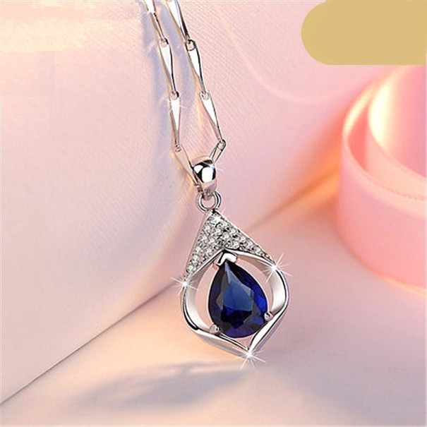 Damhalsband med safir 1