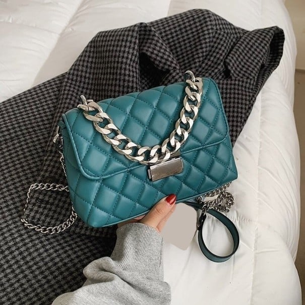 Dam quiltad crossbody väska med massiv kedja och lock Metallspänne Lång kedjeaxelrem av PU-läder 23 x 16 x 8 cm turkos