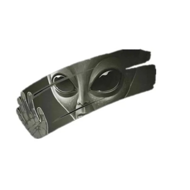 3D Cool Alien Cracked Car Sticker 11.8 x 7.87 cm Self-Adhesive Body Decoration Original Car Styling Interior Ornament 1