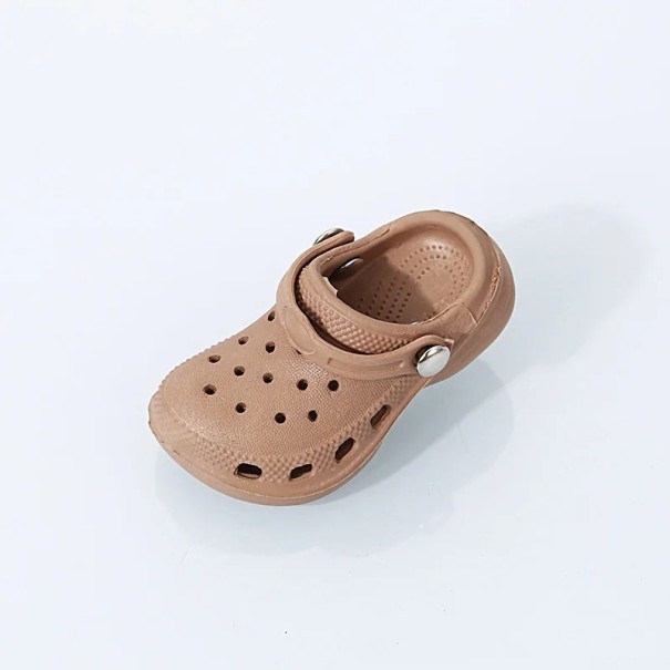 3D doplněk na crocsy mini crocsa 2–3 cm PVC různé barvy se špuntem na připevnění ozdoba do bot pro dekoraci obuvi hnědá