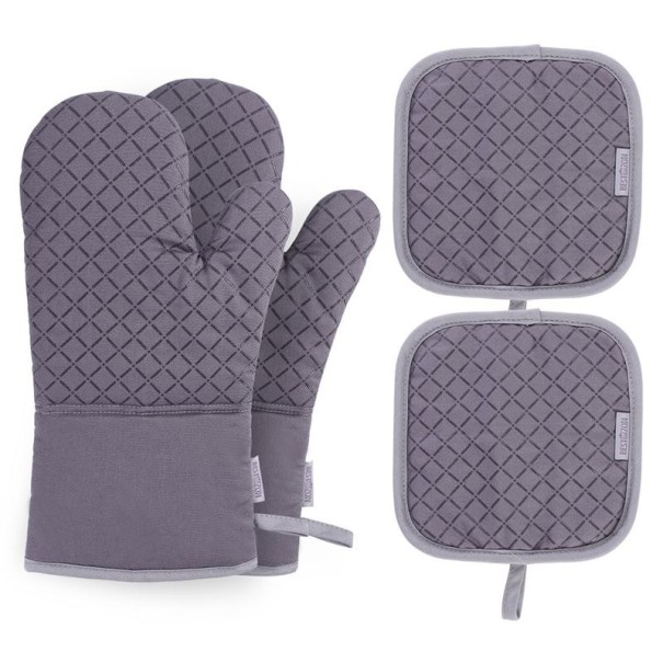 4 pcs Oven Gloves and Kitchen Mats 1