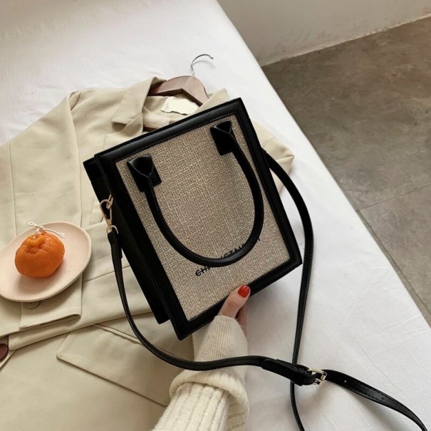 Dams handbag för hand och över axeln 19,5 x 23 x 9 cm Rektangulär form Kontrasterande kant Två korta handtag Justerbar lång rem svart