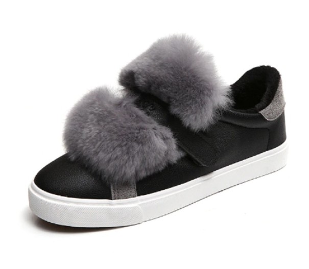 Lyxiga damsneakers med päls J1370 svart 38