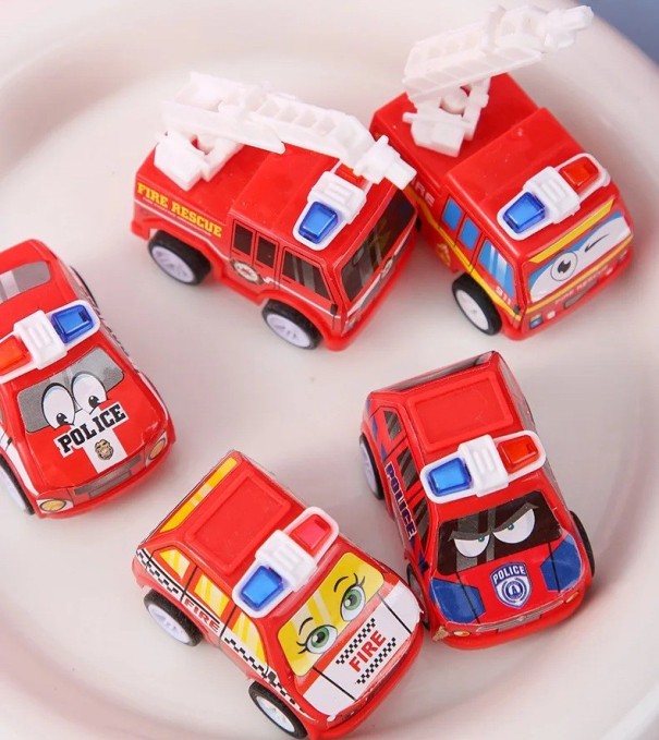 6 st Mini uppdragande bilar Plastset brandbil polis och räddningsfordon Set med mini bilar Leksak för barn Utbildningspresent 1