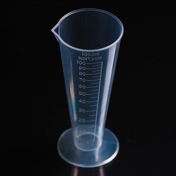 Plastová odměrka 100 ml 1