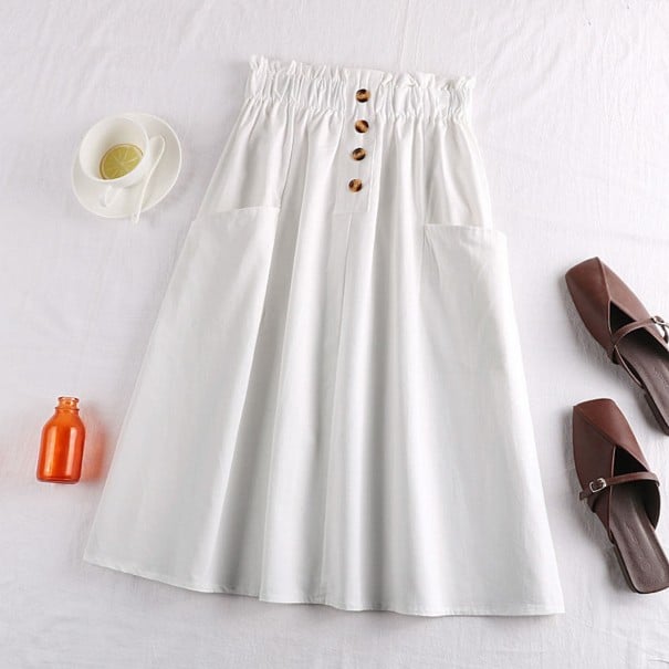 Falda de mujer con botones y bolsillos. blanco