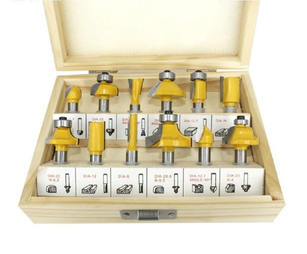 Set med 12 träformade fräsar 1