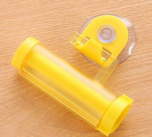 Accessoire pour presser le dentifrice jaune