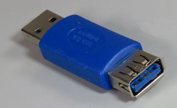 Adaptér USB 3.0 se zástrčkou a zásuvkou pro krátké prodloužení konektoru USB Kompaktní tělo s kovovými konektory Modré provedení 1