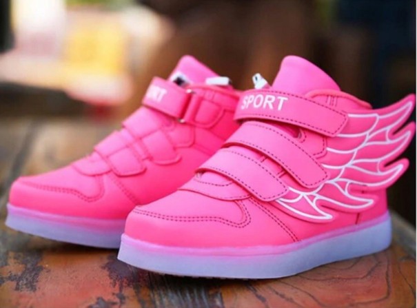 Adidași strălucitori pentru copii cu aripi roz 34