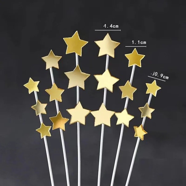Adorno decorativo dorado en forma de estrella, disponible en tres tamaños. Ideal para tartas y fiestas de cumpleaños. 1