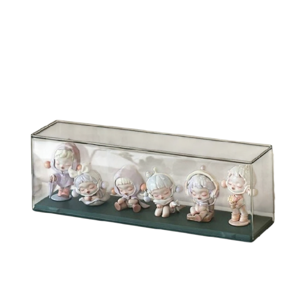 Akrylová vitrína na figurky s průhledným krytem 37×9×12,5 cm pro vystavení sběratelských figurek a ochranu před prachem zelená