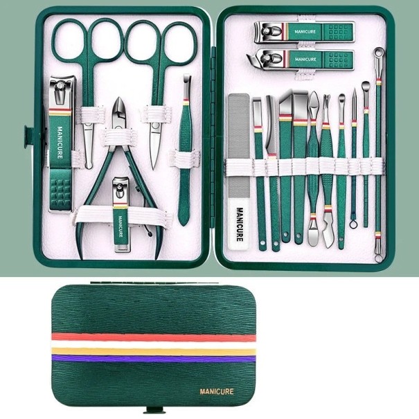 Ammattimainen ruostumattomasta teräksestä valmistettu manikyyri- ja pedikyyrisetti. Työkalusarja kasvojen, jalkojen, käsien ja varpaankynsien hoitoon nahkakotelossa. Pihdit, kynsiviila, korvalusikka, sakset, pinsetit 19 osaa. vihreä