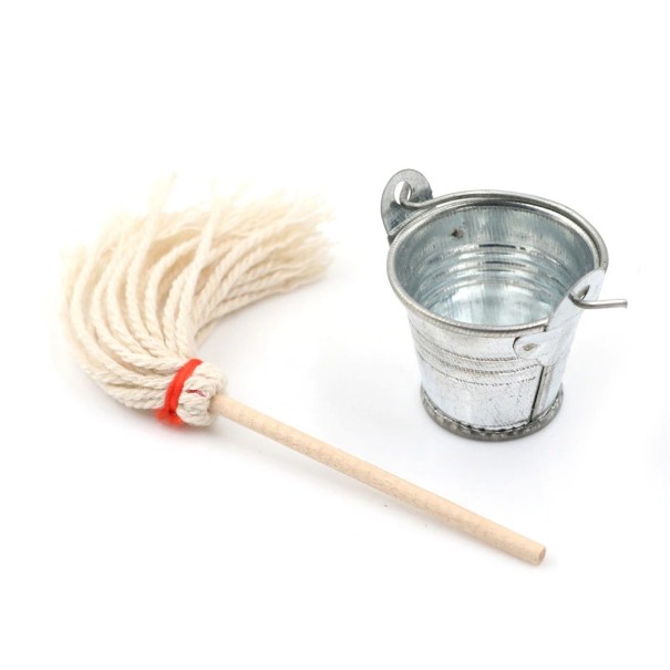 Ämpäri ja moppi nukelle 1