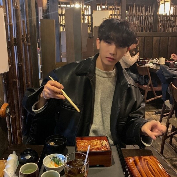 Ανδρική δερμάτινη ζακέτα F1140 μαύρο M