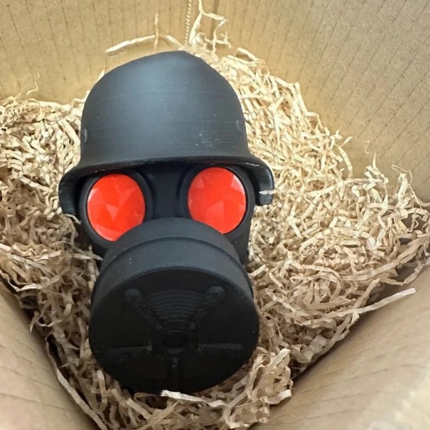 Anhängerkupplungs-Kugelabdeckung Gasmaske mit Helm 8,5x11 cm Schutz und Dekoration für Auto Anhänger SUV Pickup rot
