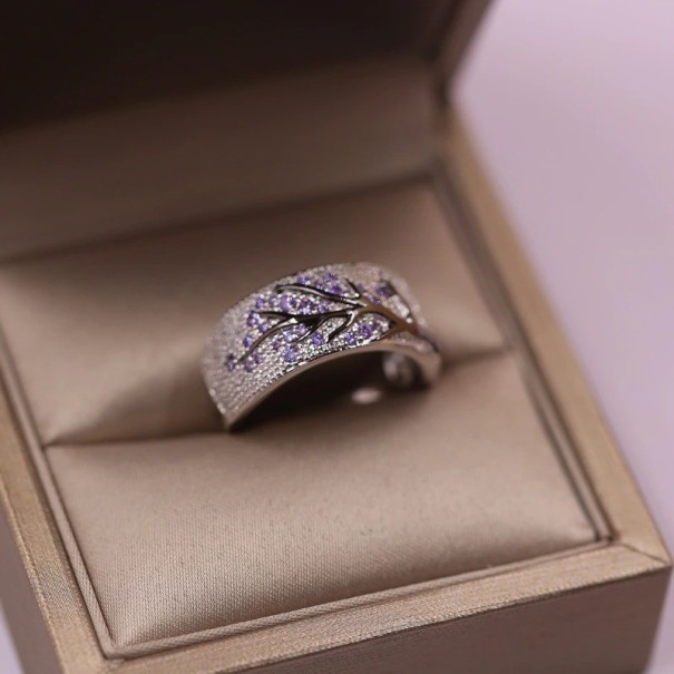 Anillo de mujer con arbol morado