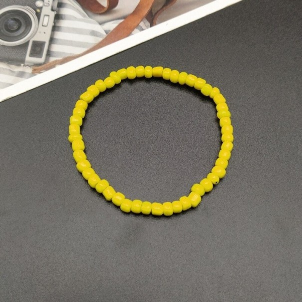 Armband aus Perlen gelb
