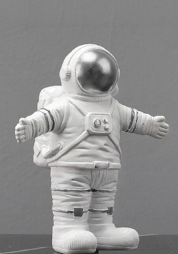Astronautin patsas 2