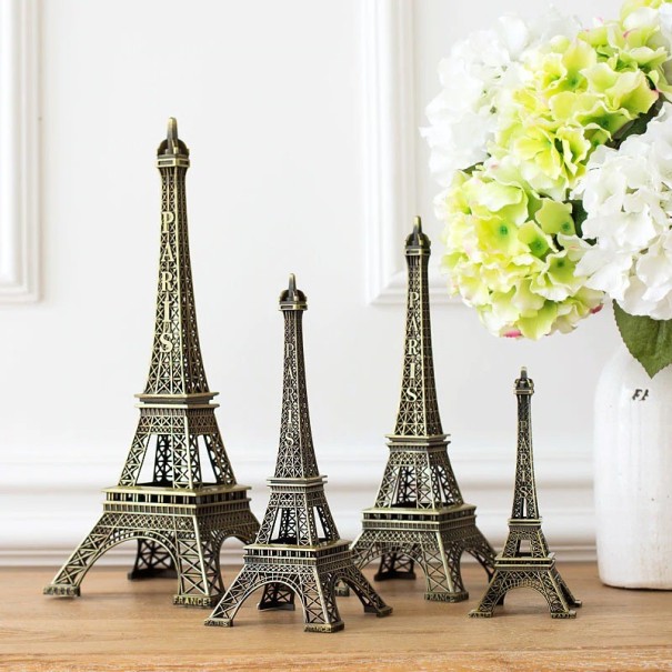 Az Eiffel-torony mintája M