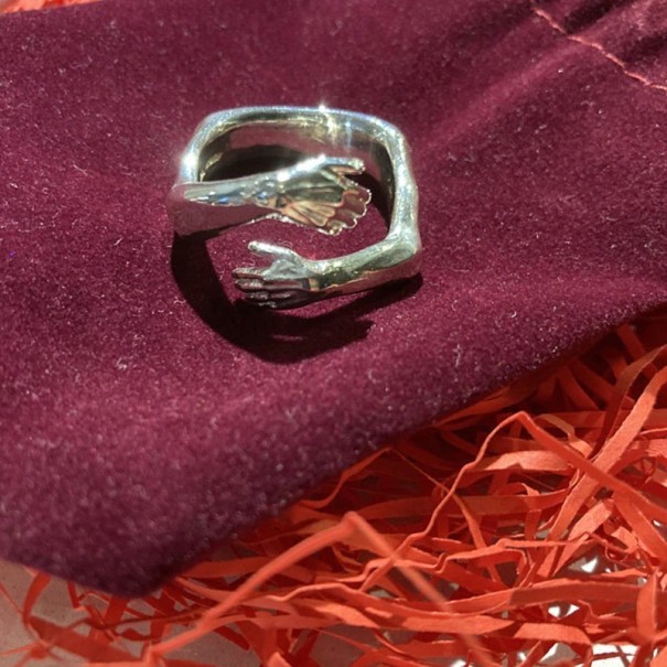 Bague d'étreinte pour femme argenté
