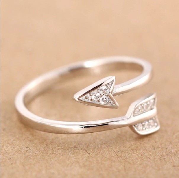 Bague femme avec flèche 1