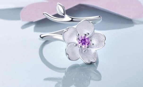 Bague femme avec taille ajustable pourpre