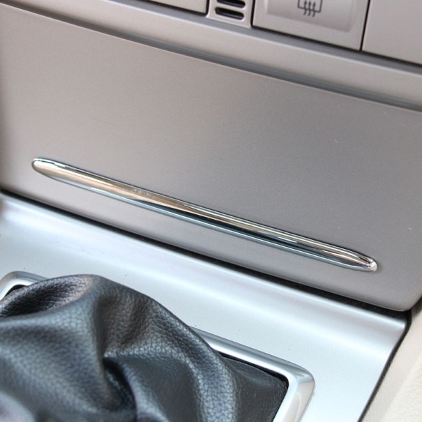 Bandeau décoratif pour l'intérieur de la voiture 1