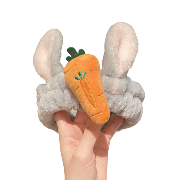 Bandita cosmetica de iepure cu morcov gri