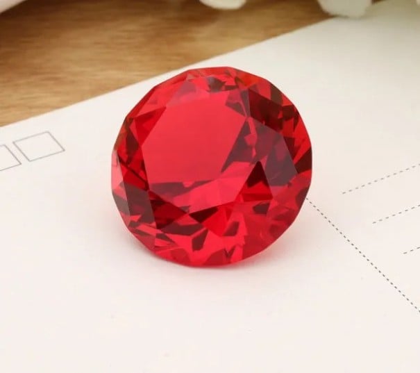 Barevné skleněné těžítko ve tvaru diamantu 4 cm Dekorativní broušený krystal Ozdoba Dárek Svatební Vánoční dekorace Klenot červená
